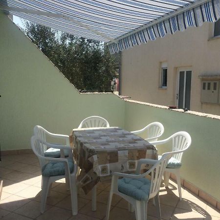 Obiteljski Apartman Filip U Blizini Plaze Za Djecu Palit Exterior photo