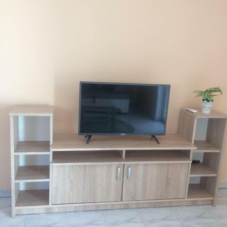 Obiteljski Apartman Filip U Blizini Plaze Za Djecu Palit Exterior photo