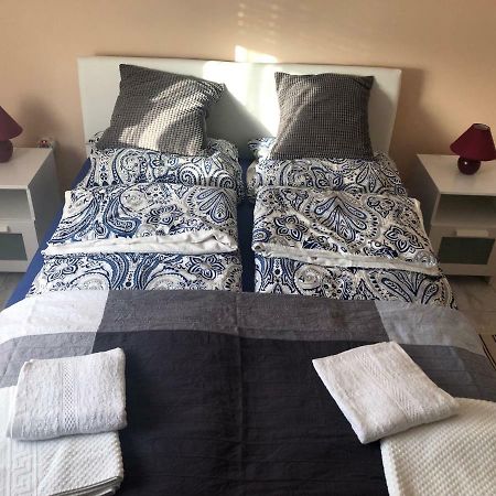 Obiteljski Apartman Filip U Blizini Plaze Za Djecu Palit Exterior photo