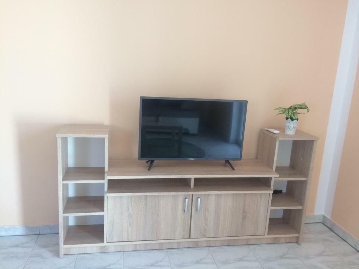 Obiteljski Apartman Filip U Blizini Plaze Za Djecu Palit Exterior photo